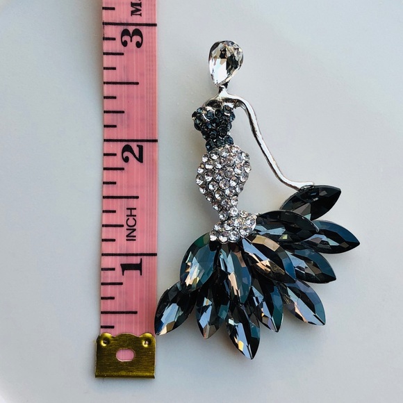 Brooch Beautiful Lady White Rhinestone Pin NWT - Picture 4 of 4